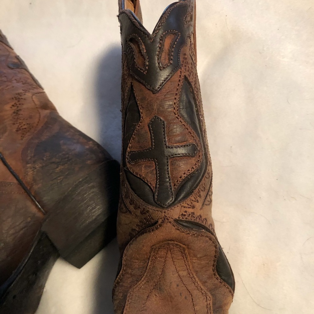 Boots - Picture 4 of 5
